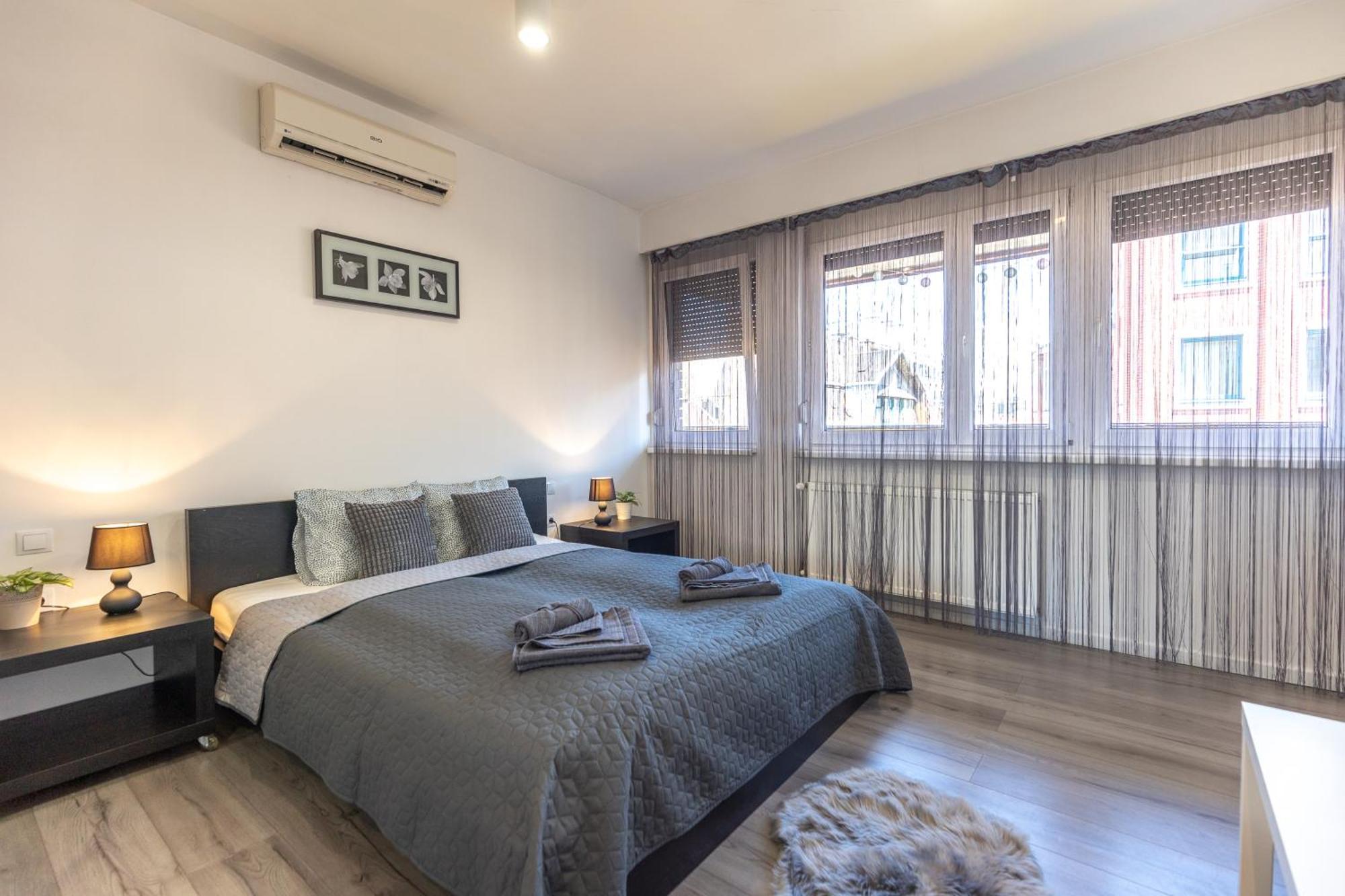 Apartment Gems Of - Tiger Eye *